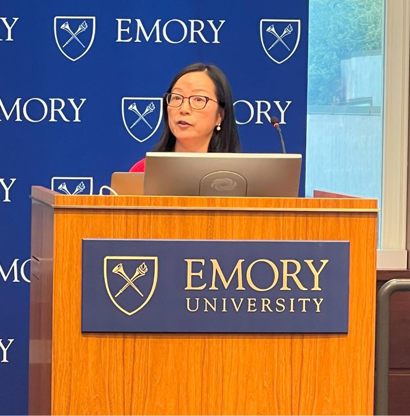 Yuhong Du at podium at Emory 3D Symposium 2023